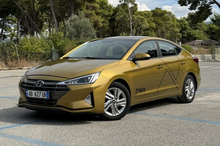 Hyundai Elantra 2019 (Gold)