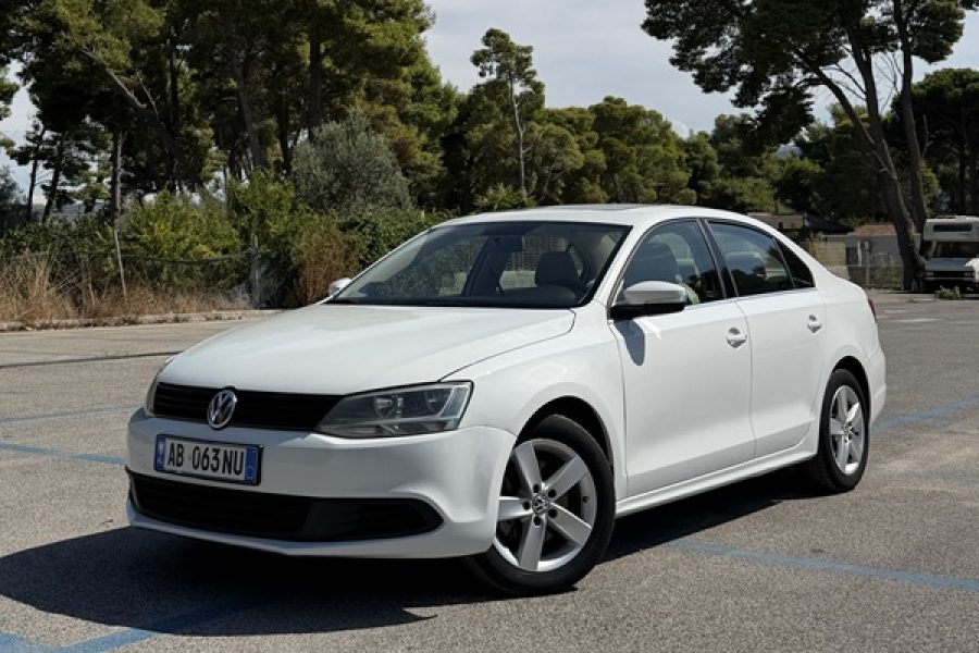 Volkswagen Jetta (White)