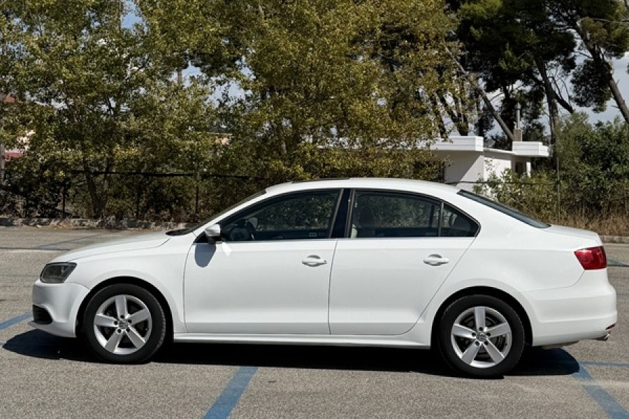 Volkswagen Jetta (White)